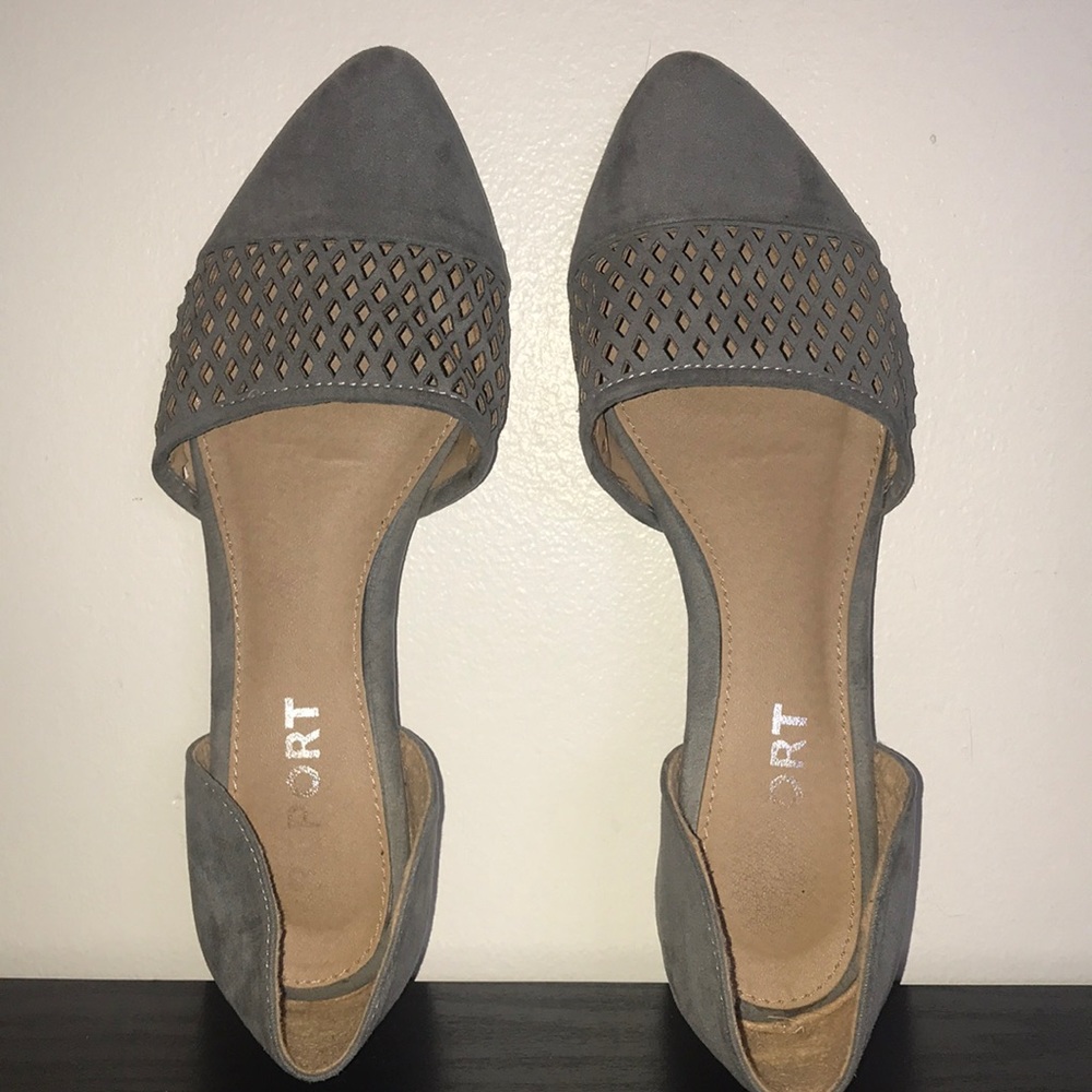 Report Pointed Toe Flat